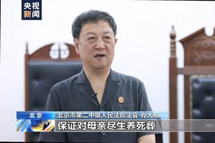 约基奇抢篮板假动作造将布朗晃晕？裁判回看吹双方提前进线